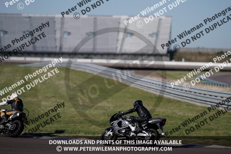 Rockingham no limits trackday;enduro digital images;event digital images;eventdigitalimages;no limits trackdays;peter wileman photography;racing digital images;rockingham raceway northamptonshire;rockingham trackday photographs;trackday digital images;trackday photos